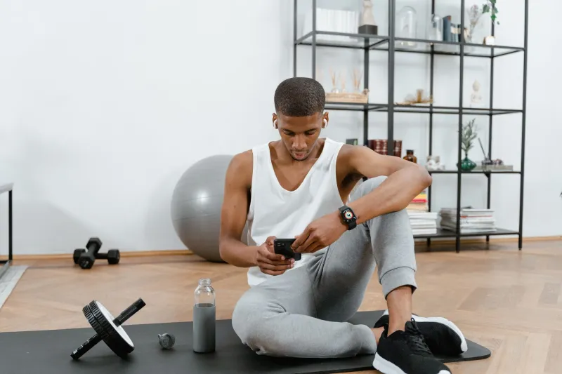 Scrolling Your Way to Self-Doubt: How Gym Content Is Quietly Sabotaging Your Home Workouts
